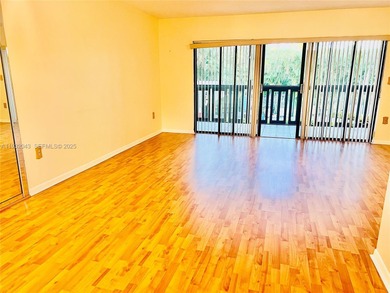 ATTENTION REAL ESTATE AGENTS! Beautiful condo overlooking a