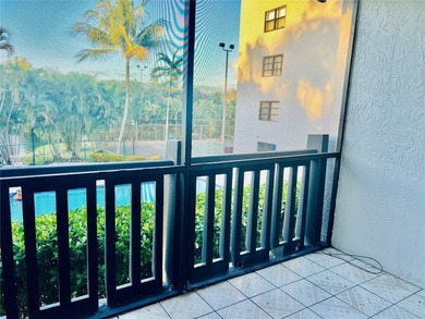 ATTENTION REAL ESTATE AGENTS! Beautiful condo overlooking a