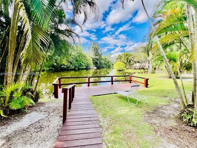 ATTENTION REAL ESTATE AGENTS! Beautiful condo overlooking a