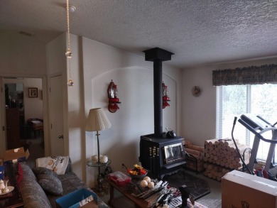 Amazing 180 degree views from this hilltop retreat! Privacy is