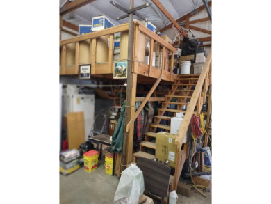 Amazing 180 degree views from this hilltop retreat! Privacy is