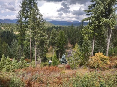 Amazing 180 degree views from this hilltop retreat! Privacy is