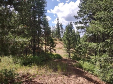 Amazing 180 degree views from this hilltop retreat! Privacy is