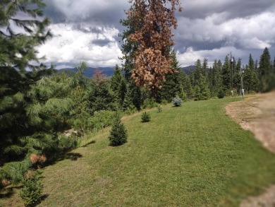 Amazing 180 degree views from this hilltop retreat! Privacy is