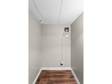 Stunning downtown living! Completely renovated 1-bed, 1.5-bath