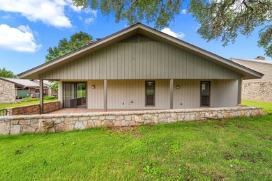 Beautiful freestanding Garden home with low maintenance yard