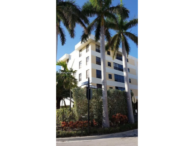 Beautiful and freshly painted 1 bedroom and 1.5 bathroom condo