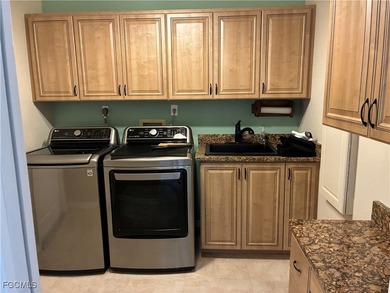 3 bed 2.5 bath on oversized corner lot, mature landscaping