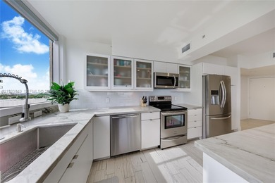 Wake up to breathtaking ocean, Biscayne Bay, and Miami skyline