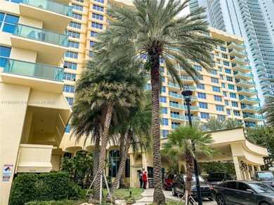 Spacious 1 bedroom/1.5 bathroom unit offers beautiful view of