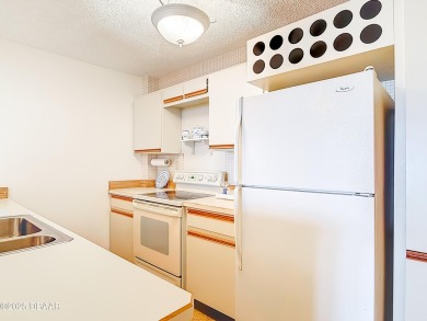 DIRECT OCEANFRONT  - Enjoy your waterfront lifestyle in this