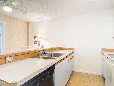 DIRECT OCEANFRONT  - Enjoy your waterfront lifestyle in this