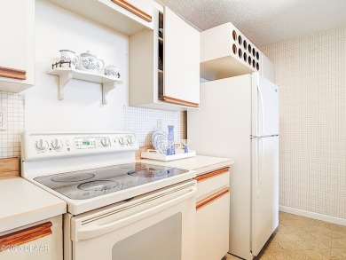 DIRECT OCEANFRONT  - Enjoy your waterfront lifestyle in this