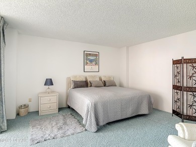 DIRECT OCEANFRONT  - Enjoy your waterfront lifestyle in this