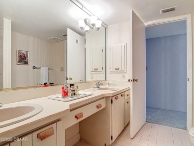 DIRECT OCEANFRONT  - Enjoy your waterfront lifestyle in this