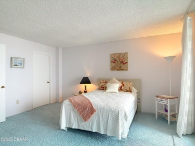 DIRECT OCEANFRONT  - Enjoy your waterfront lifestyle in this