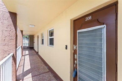 Bright and open 1/1 condo in Phase 3 of Sunrise Lakes community