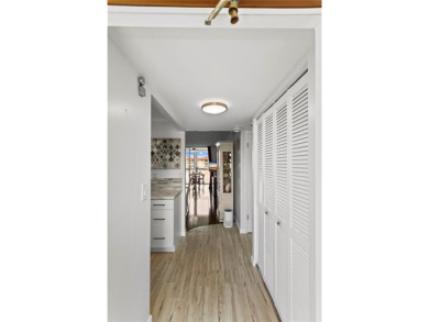 Bright and open 1/1 condo in Phase 3 of Sunrise Lakes community