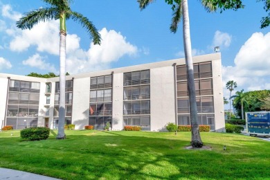 Great central location, walking distance to beach, as well as