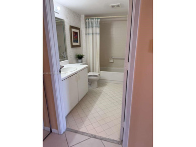 Stunning condo opportunity in the highly desirable West Pembroke