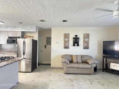 Turn-key Suwannee River retreat with plenty of space, privacy