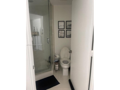 Spectacular 2 bedrooms + Den ,in Paraiso Bay Top of the line