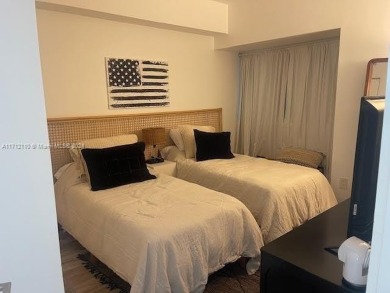 Spectacular 2 bedrooms + Den ,in Paraiso Bay Top of the line