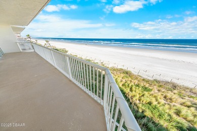 AWESOME DIRECT OCEANFRONT 3 BR / 3 BA LUXURIOUS CONDO LOCATED AT