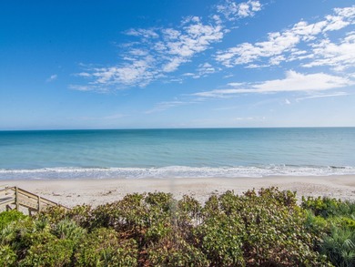 Luxurious Oceanfront residence with panoramic direct ocean views