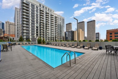 Welcome to Unit 1720 at 659 West Randolph Street, a