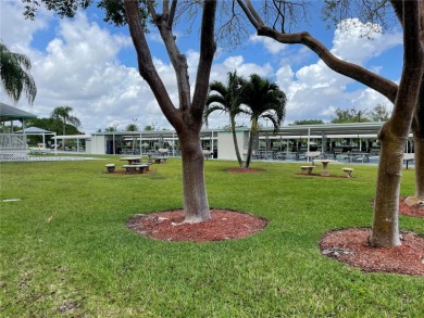 Bring offers! A perfect unit, the perfect location, for YOUR