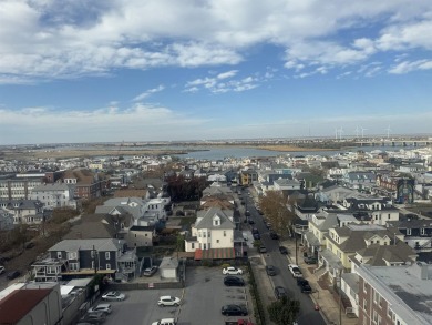 *Wonderful water views* Welcome to 1010 at the Brighton towers