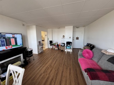 *Wonderful water views* Welcome to 1010 at the Brighton towers