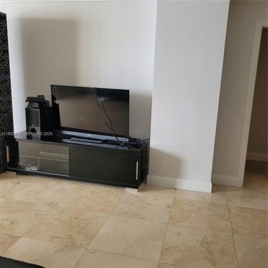 FRESHlY PAINTED &  ENJOY A FULLY FURNISHED & EQUIPPED APARTMENT