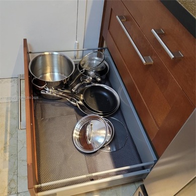 FRESHlY PAINTED &  ENJOY A FULLY FURNISHED & EQUIPPED APARTMENT