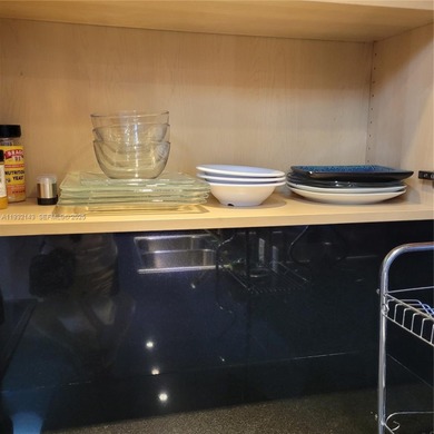 FRESHlY PAINTED &  ENJOY A FULLY FURNISHED & EQUIPPED APARTMENT