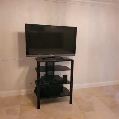 FRESHlY PAINTED &  ENJOY A FULLY FURNISHED & EQUIPPED APARTMENT