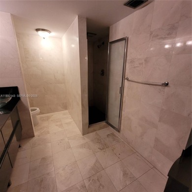 FRESHlY PAINTED &  ENJOY A FULLY FURNISHED & EQUIPPED APARTMENT