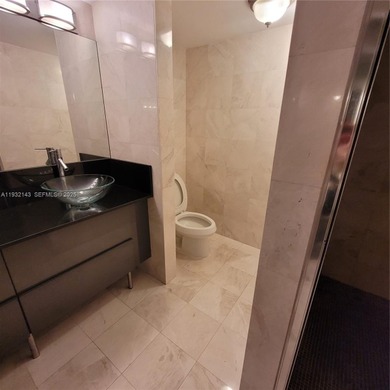 FRESHlY PAINTED &  ENJOY A FULLY FURNISHED & EQUIPPED APARTMENT