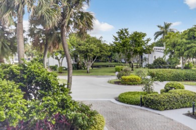 Updated 2/2 in the premiere country Club community of Boca West