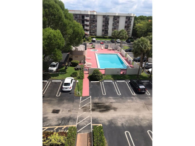 very cozy unit , excellent for living or investors , don't miss