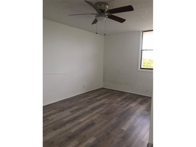 very cozy unit , excellent for living or investors , don't miss