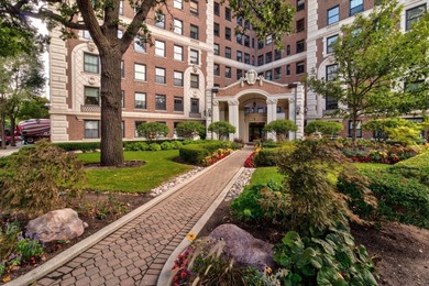 Stunning Lakefront Condo in the Heart of Hyde Park - 5555 S