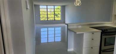 Spacious Remodel VERY BRIGHT Golf and Pool view Partial Impact