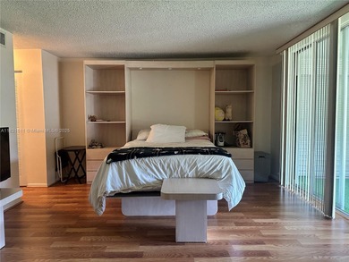 Spacious Studio Near Aventura - Convertible to 1-Bedroom
