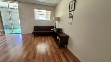 Spacious Studio Near Aventura - Convertible to 1-Bedroom
