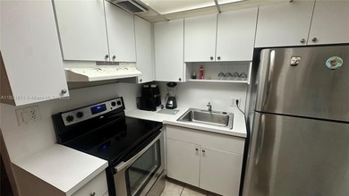 Spacious Studio Near Aventura - Convertible to 1-Bedroom
