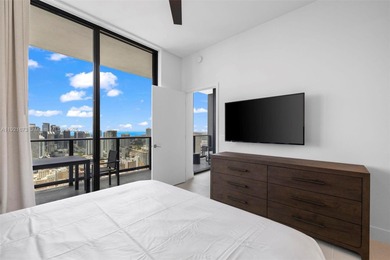 Penthouse PH 5008 - 1 Bedroom | 1 Bathroom with Skyline views |
