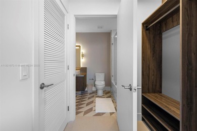 Penthouse PH 5008 - 1 Bedroom | 1 Bathroom with Skyline views |
