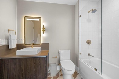 Penthouse PH 5008 - 1 Bedroom | 1 Bathroom with Skyline views |
